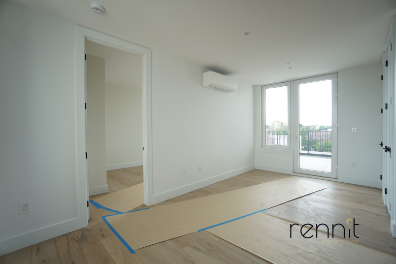 2404 Cortelyou Rd, Apt 702 Image 4