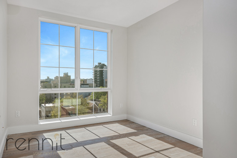 933 Rogers Ave, Apt 5A Image 4