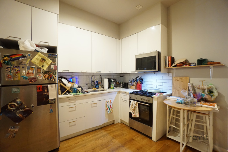 700 Hancock St, Apt 1L Image 4