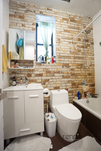 700 Hancock St, Apt 1L Image 9