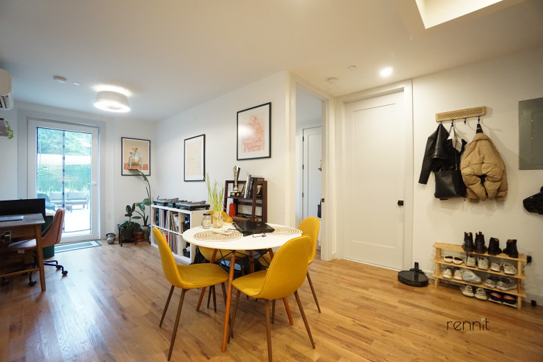 770 Lexington Ave, Apt 1B Image 2