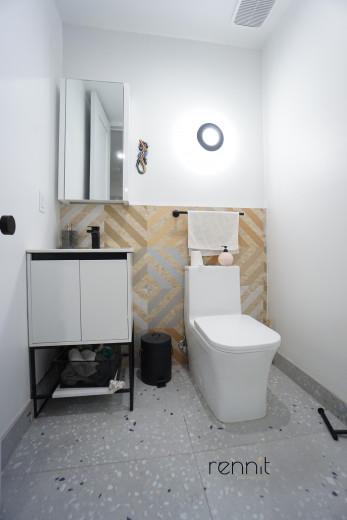 770 Lexington Ave, Apt 1B Image 14
