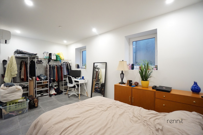 770 Lexington Ave, Apt 1B Image 16