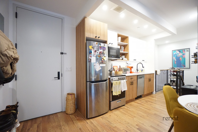 770 Lexington Ave, Apt 1B Image 3