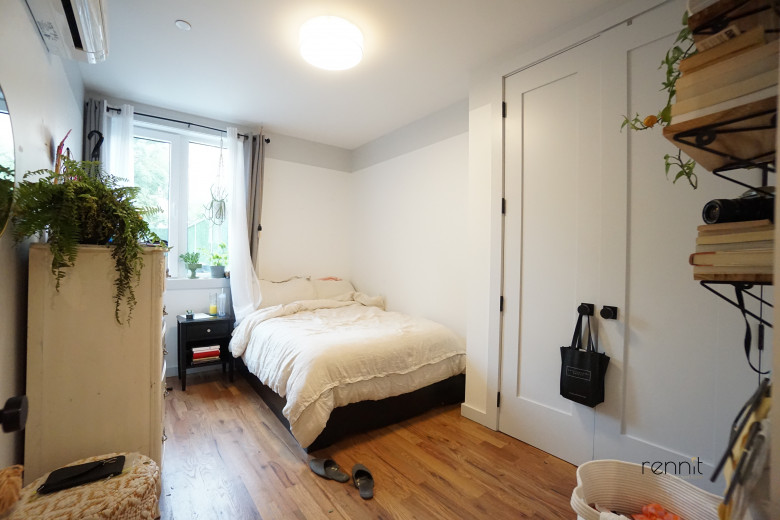 770 Lexington Ave, Apt 1B Image 7