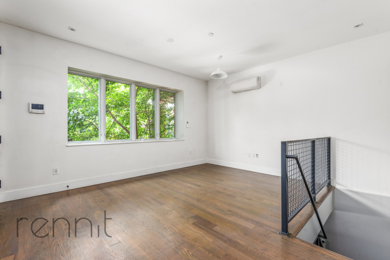 295 Montgomery St, Apt 1F Image 1