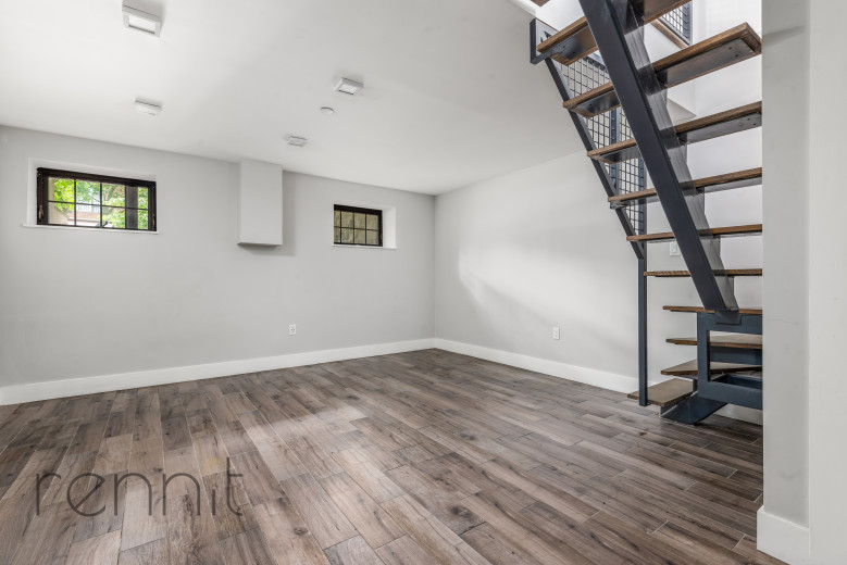 295 Montgomery St, Apt 1F Image 8