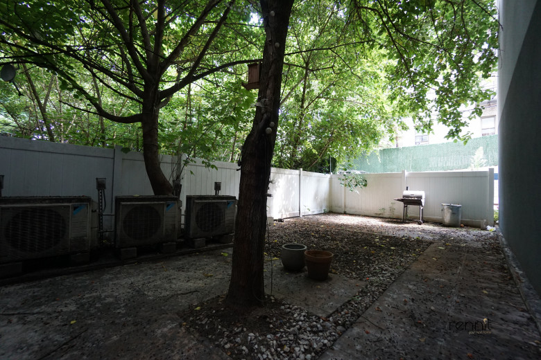 810 St Johns Pl, Apt 3 Image 10