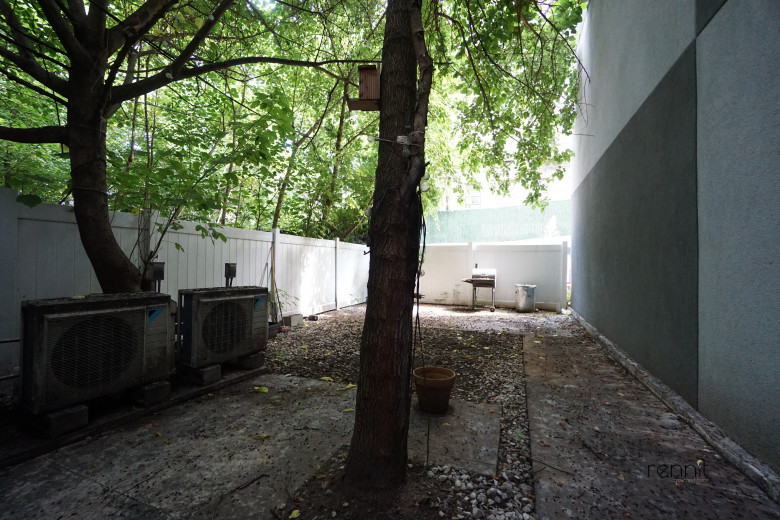 810 St Johns Pl, Apt 3 Image 9