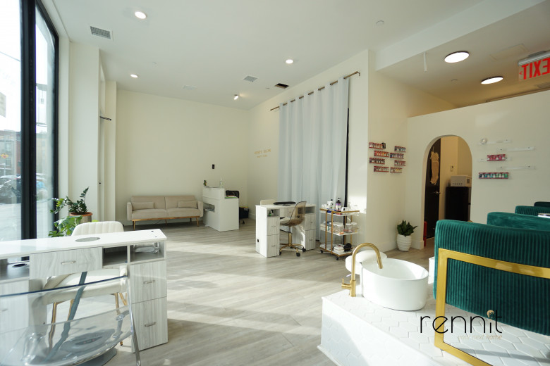 853 Lexington Ave, Apt Commercial Image 3
