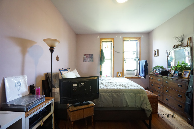 420 Melrose St, Apt 4R Image 4