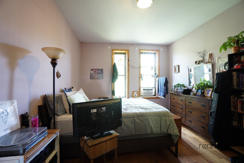420 Melrose St, Apt 4R Image 6