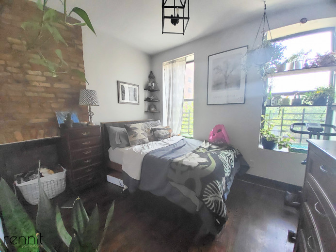 758 Willoughby Ave, Apt 4 Image 4