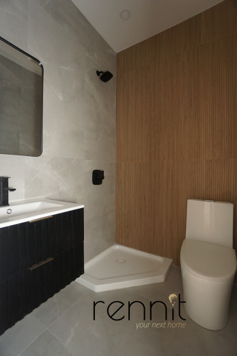 38 Cornelia St, Apt 1 Image 10