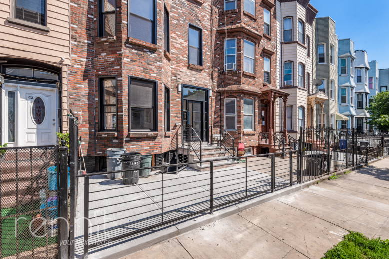 38 Cornelia St, Apt 1 Image 12