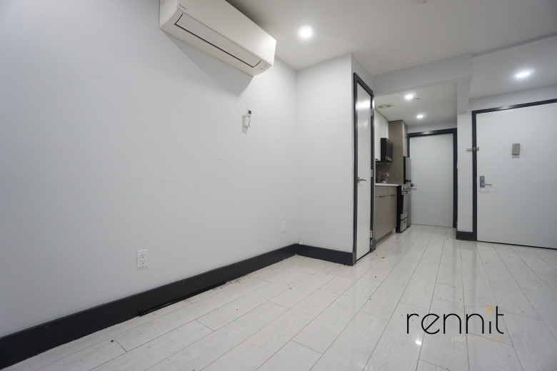 1186 Park Pl, Apt B Image 4