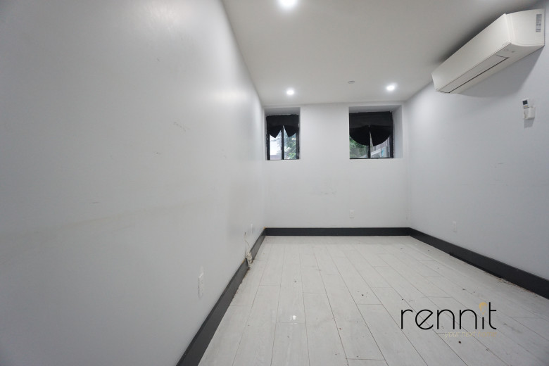 1186 Park Pl, Apt B Image 6