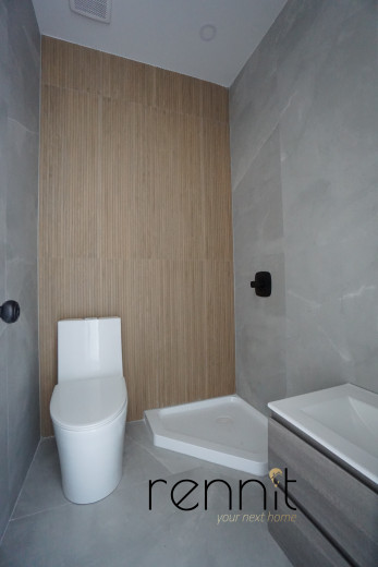 38 Cornelia St, Apt 3 Image 6