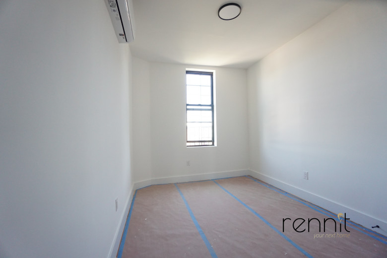 38 Cornelia St, Apt 3 Image 8