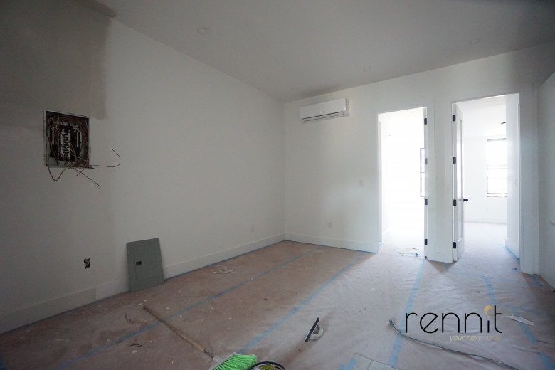 38 Cornelia St, Apt 2 Image 3