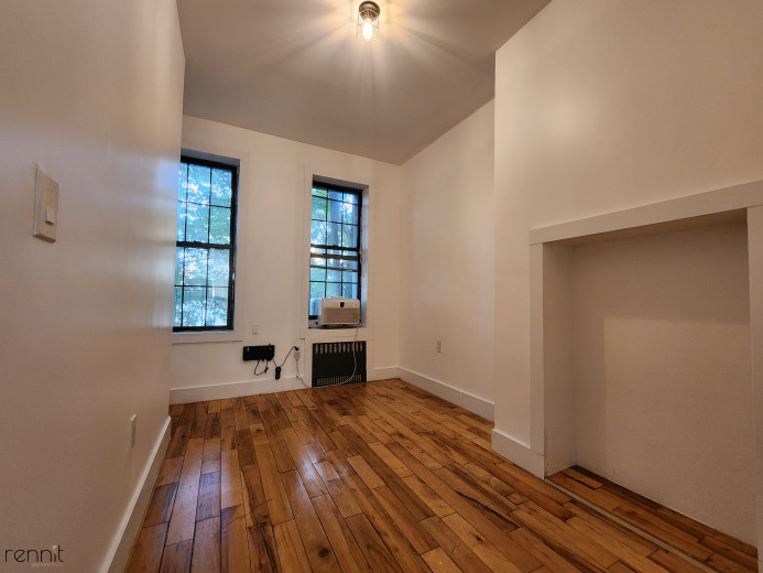 640 Kosciuszko St, Apt 2R Image 9