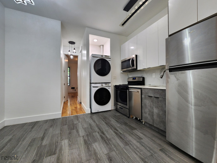 640 Kosciuszko St, Apt 2R Image 3