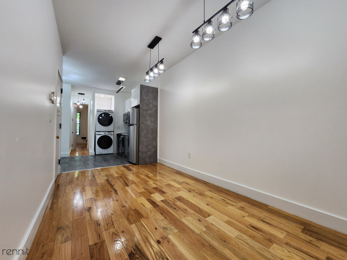 640 Kosciuszko St, Apt 2R Image 4