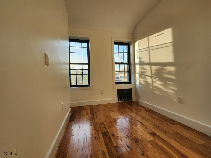 640 Kosciuszko St, Apt 2R Image 6