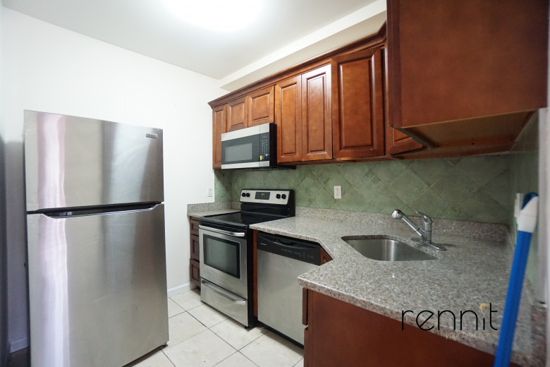 728A Rogers Ave, Apt 4A Image 5