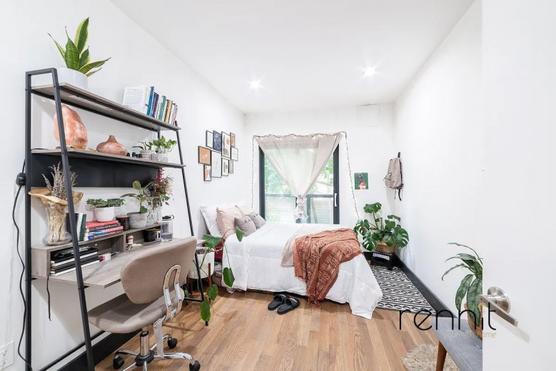 562 Park Pl, Apt 3B Image 2