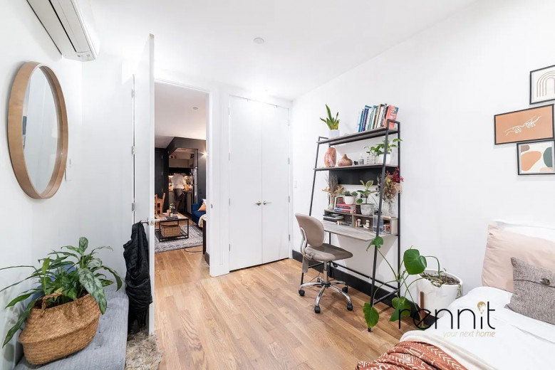 562 Park Pl, Apt 3B Image 3
