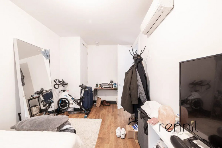 562 Park Pl, Apt 3B Image 5