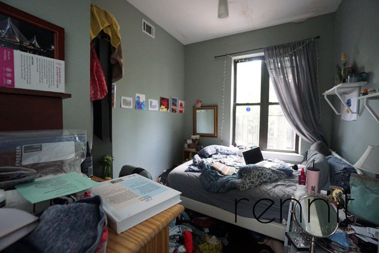 1160 Halsey St, Apt 3 Image 13