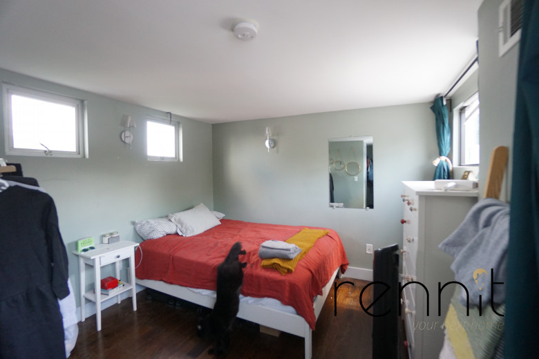 1160 Halsey St, Apt 3 Image 17