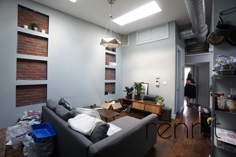 1160 Halsey St, Apt 3 Image 6