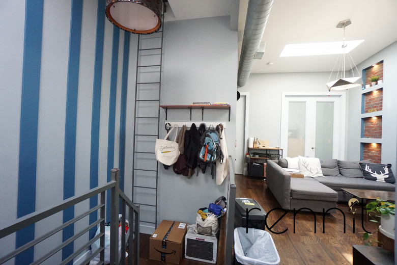 1160 Halsey St, Apt 3 Image 7