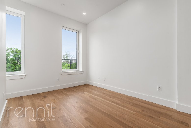 332 Myrtle Ave, Apt 4A Image 4