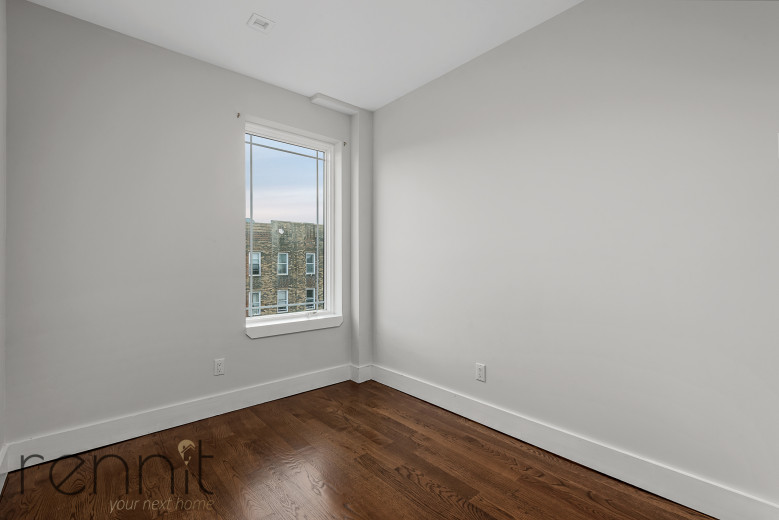 1031 Montgomery St, Apt 4R Image 9