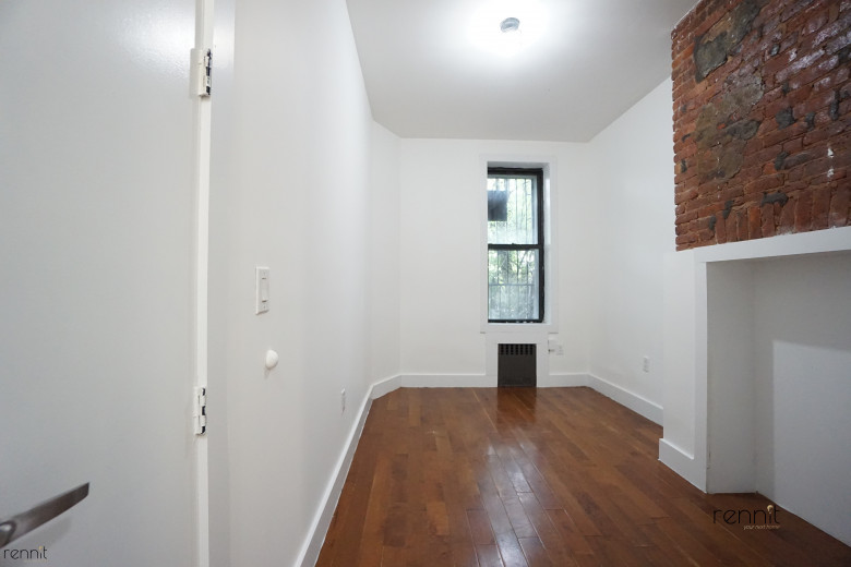 640 Kosciuszko St, Apt 1 Image 11