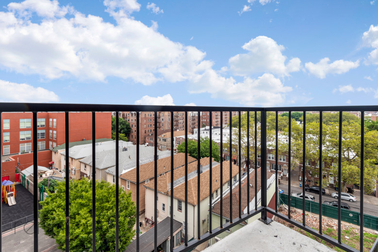 125 Kings Hwy, Apt 7D Image 4