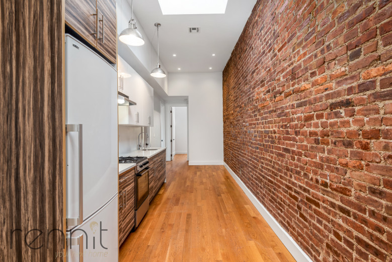 638 Wilson Ave, Apt 2L Image 1