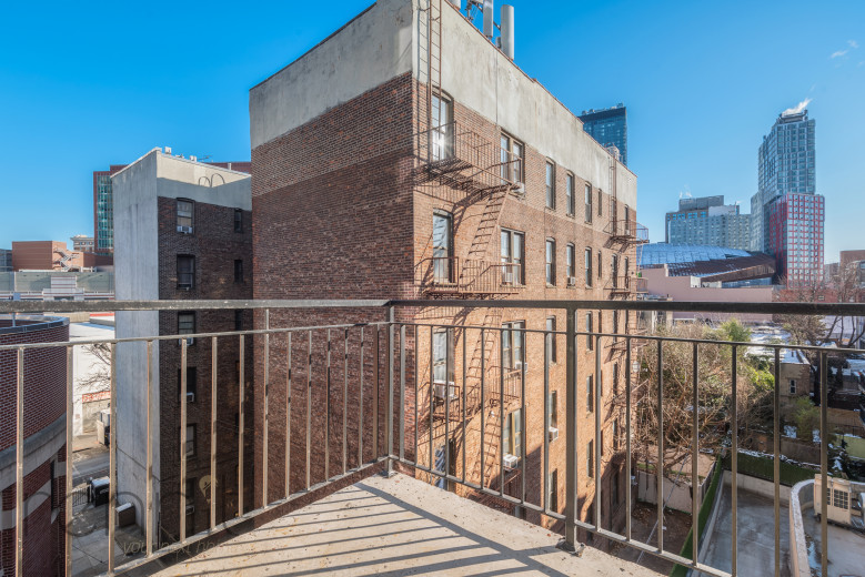 375 Dean St, Apt 305 Image 6