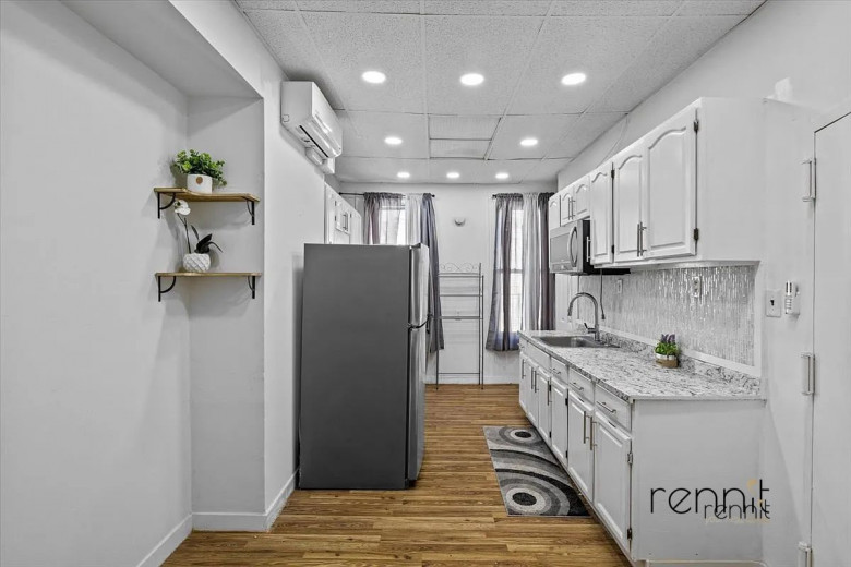 477 Fairview Ave, Apt 2L Image 1