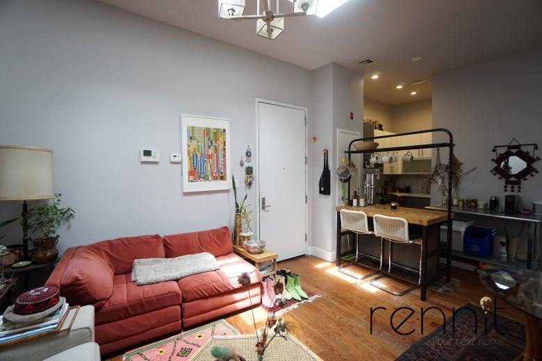 914 Hart St, Apt 2B Image 2