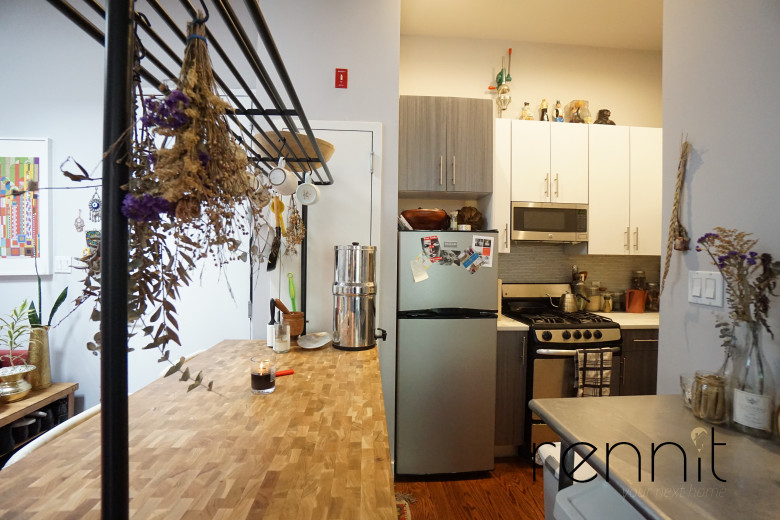 914 Hart St, Apt 2B Image 4