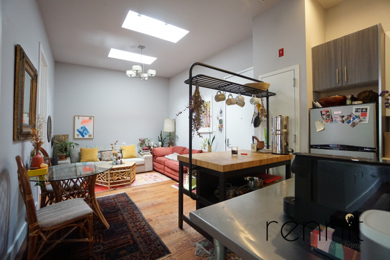 914 Hart St, Apt 2B Image 6