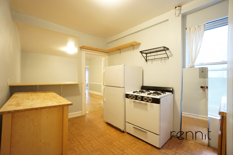 370 Bedford Ave, Apt 7 Image 3