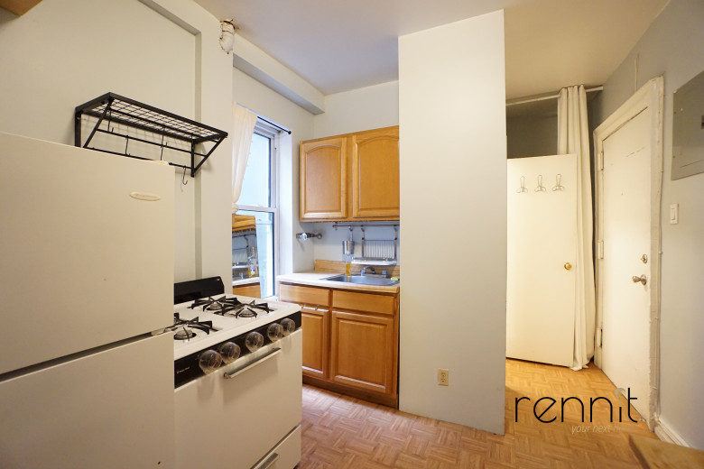 370 Bedford Ave, Apt 7 Image 4