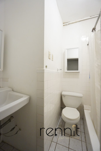 370 Bedford Ave, Apt 7 Image 8