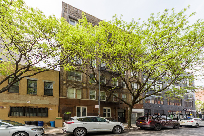 370 Bedford Ave, Apt 7 Image 9